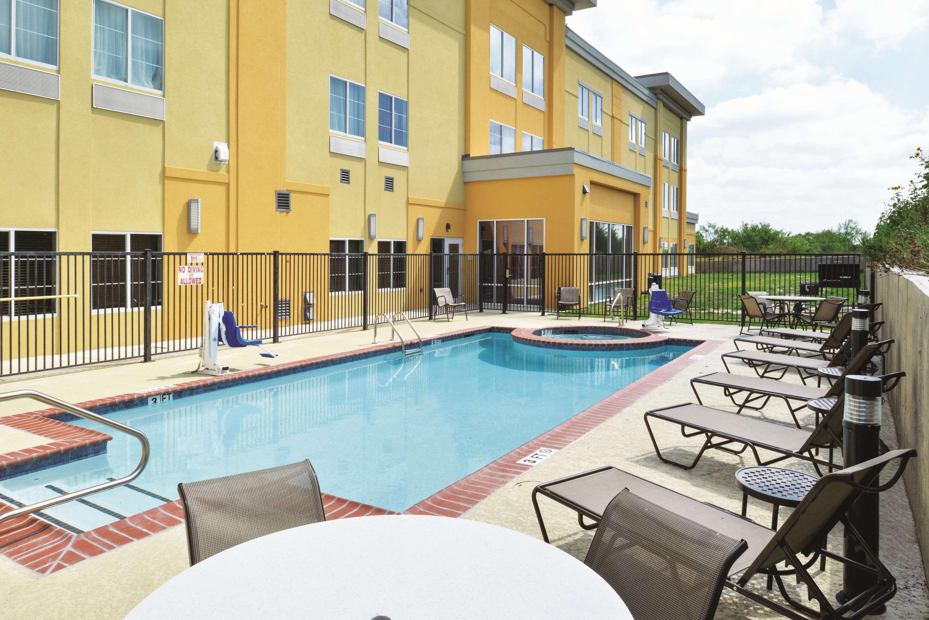 La Quinta By Wyndham Karnes City - Kenedy Exteriér fotografie